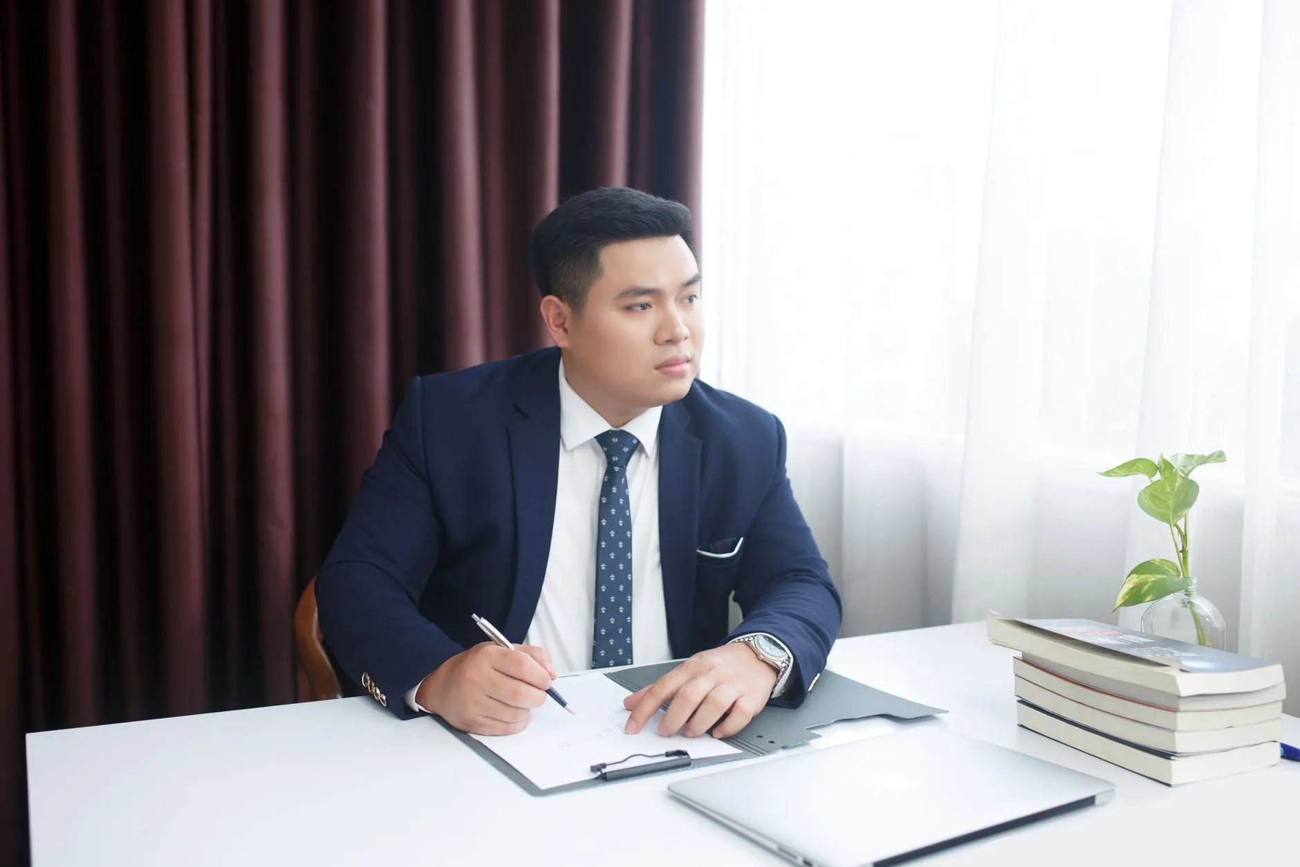 建筑工地挖掘机设备选型指南：从吨位到工况匹配要点