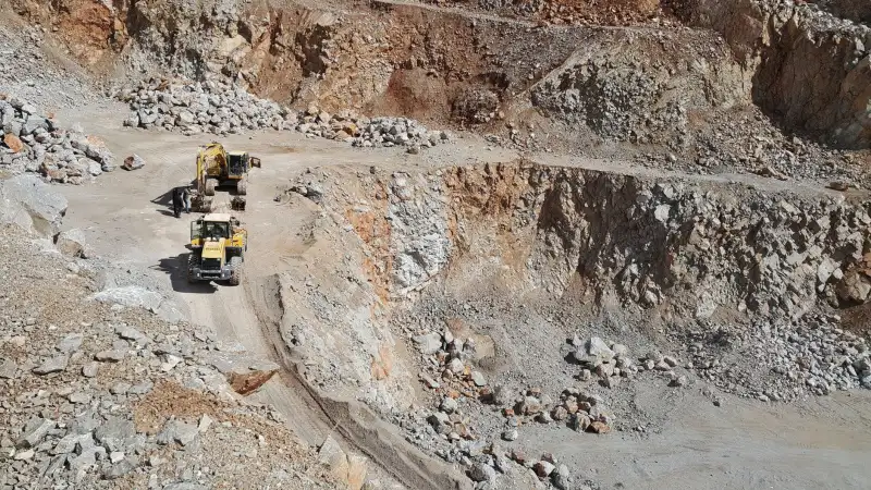 昆山优掘供应挖掘机型号参数对比与选购要点分析