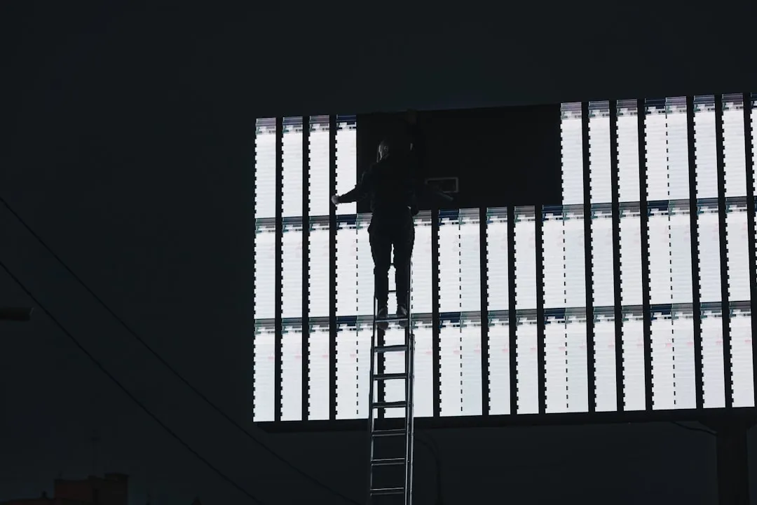 长三角建筑工地挖掘机设备供应方案及配套服务解析封面图